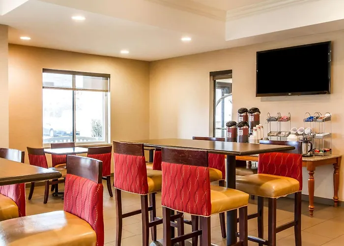 Hotel Comfort East 4*